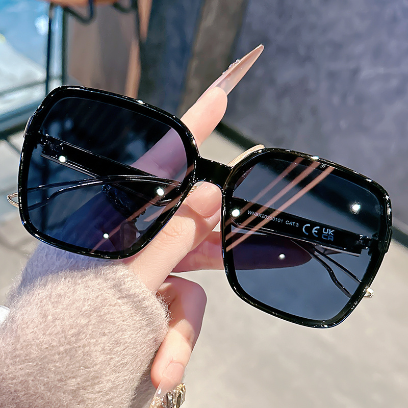 Photography Of Lighting - Gradual-layer khaki oversized frame sunglasses, light
